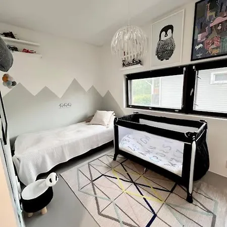 Modern House With Jacuzzi וילה