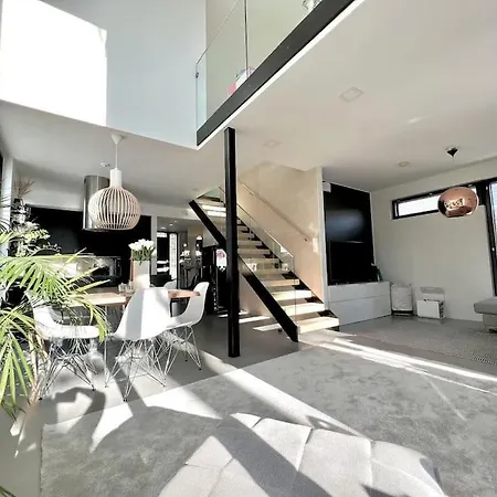וילה Modern House With Jacuzzi