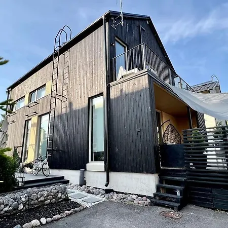 Modern House With Jacuzzi וילה