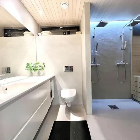 Modern House With Jacuzzi فيلة *