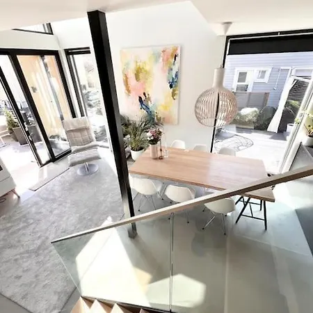 Modern House With Jacuzzi אספו